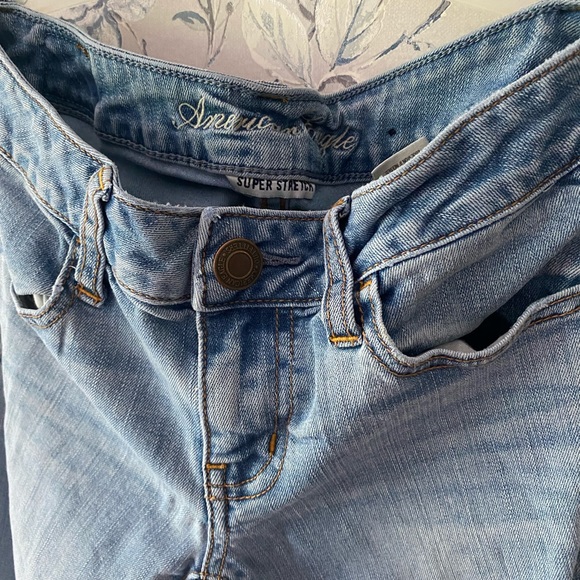 Size 0 Women’’s American Eagle Jeans - Picture 2 of 3